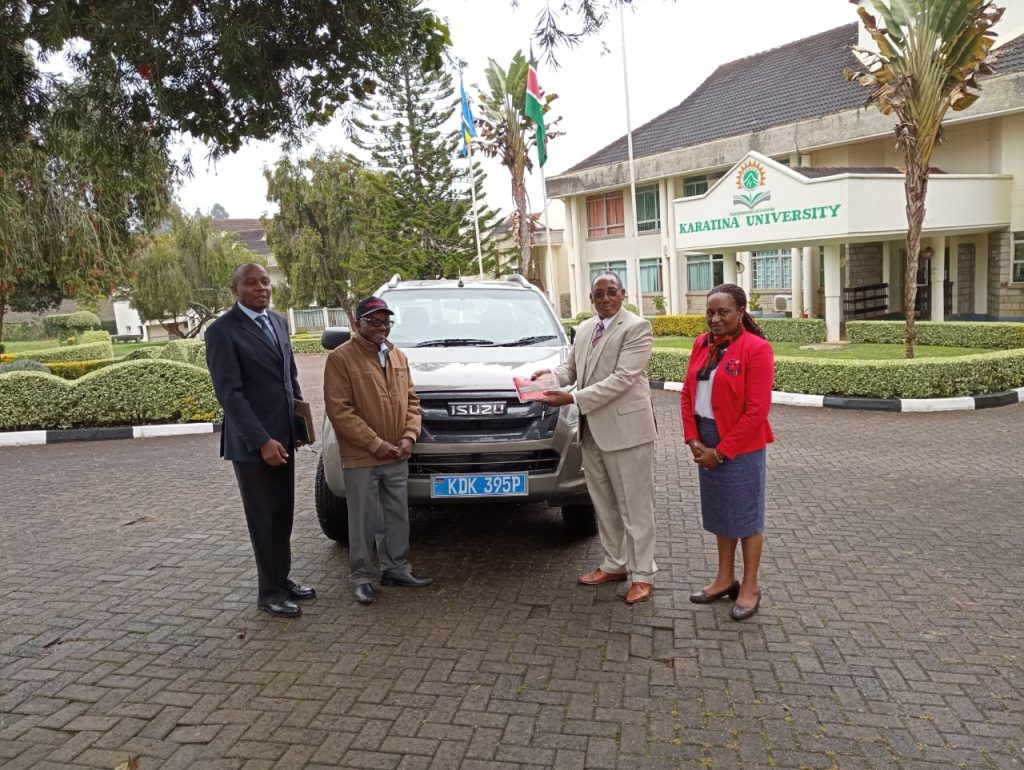 ACTING VICE CHANCELLOR RECEIVES UNIVERSITY VEHICLE